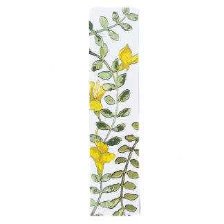 Zdjęcie: Na białym tle biała zakładka. Na zakładce narysowane zielone liście i żółte kwiaty akacji.