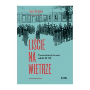 Zdjęcie: Na białym tle okładka książki. Okładka w kolorze zielonym. U góry czerwonymi literami podpisana autorka - Felicja Konarska. Niżej fotografia przedstawiająca liczną grupę dzieci ustawionych w rzędach przed dorosłą osobą. Dzieci ubrane są w ciepłe kożuchy lub płaszcze. Na głowach mają czapki. Stoją na placu przed drewnianym budynkiem. Zdjęcie wygląda jak negatyw nałożony na okładkę – ciemniejsze miejsca są w kolorze ciemnoszarym, reszta w kolorze okładki. Niżej czerwonymi literami tytuł książki "Liście na wietrze". Obok podtytuł "Wspomnienia dziewczynki deportowanej na Wschód 1940-1946". Na samym dole logo Ośrodka Karta.
