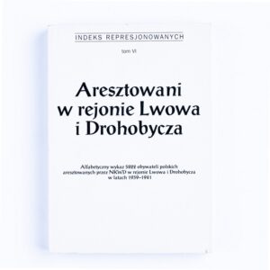 Zdjęcie: Na białym tle okładka indeksu represjonowanych. Okładka także w kolorze białym. Najwyżej wielkimi literami tekst „indeks represjonowanych”, niżej „tom VI”. Pod spodem duży napis „Aresztowani w rejonie Lwowa i Drohobycza”. Najniżej „Alfabetyczny wykaz 5822 obywateli polskich aresztowanych przez NKWD w rejonie Lwowa i Drohobycza w latach 1939-1941”.